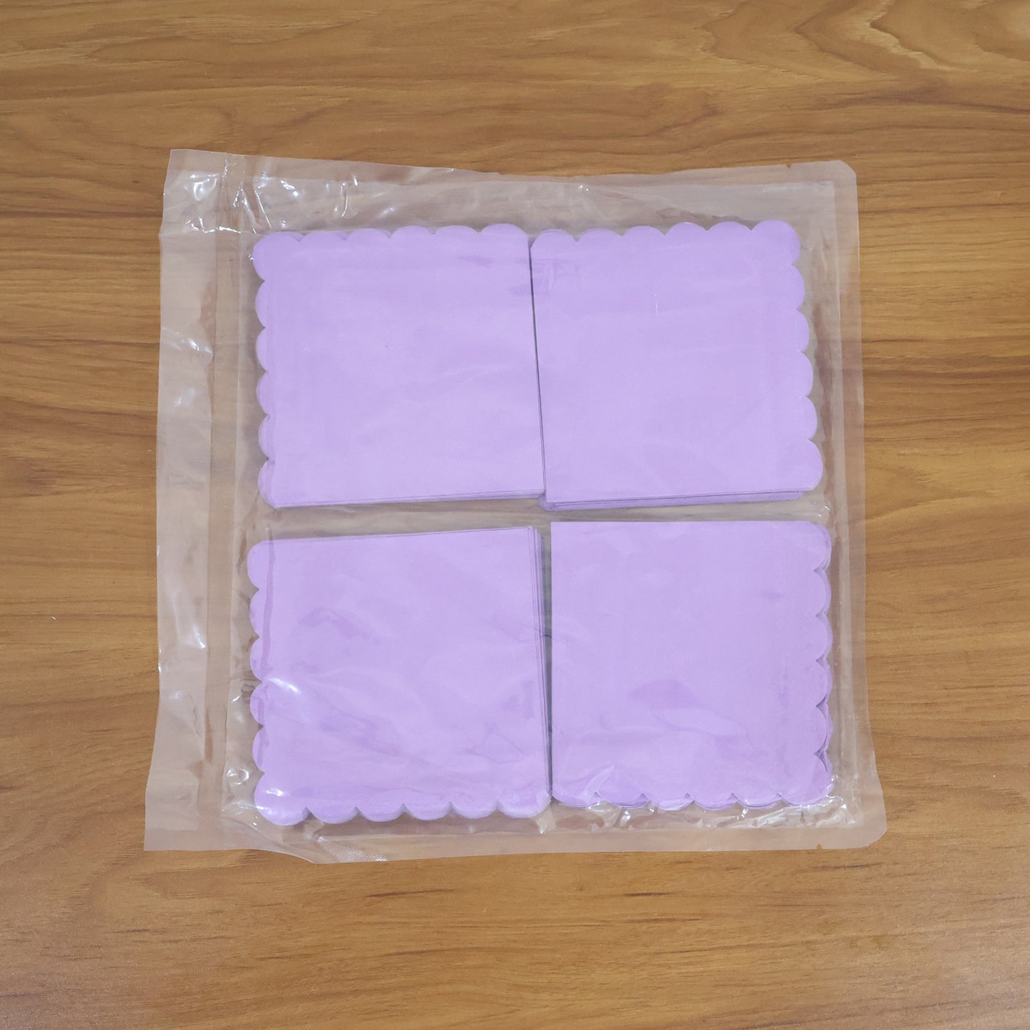 Lilac scalloped disposable paper napkin from Wukusy, 23x23 cm, showing elegant design and 120-pack for home and kitchen use.