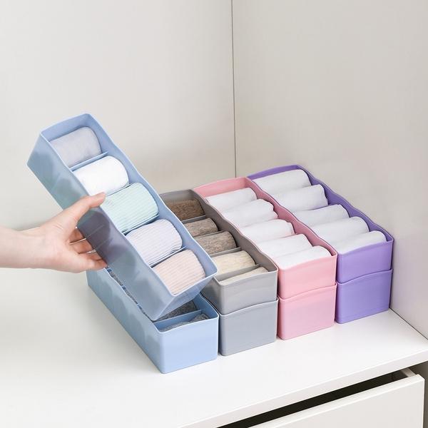 Wukusy 1371 clear plastic bead storage tray with multicolour dividers, perfect for jewelry and craft bead organization.