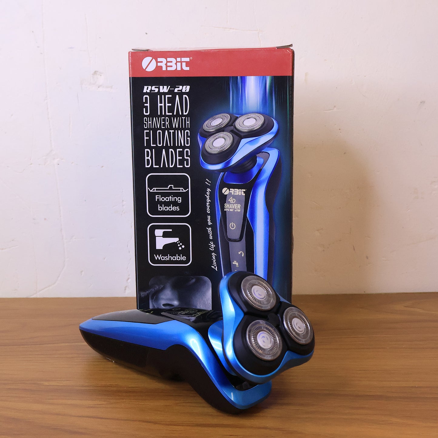 Wukusy Orbit 4D rechargeable electric shaver with ergonomic handle and multiple foil heads for close, comfortable shaving.