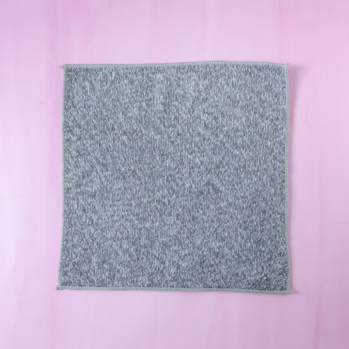 Wukusy multi-purpose reusable microfiber cleaning cloth, 29x29 cm, shown folded with soft texture and vibrant color.
