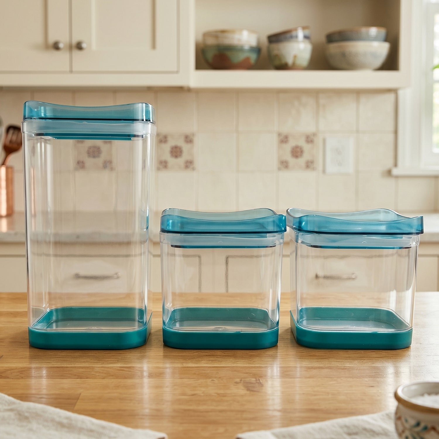 Wukusy Squarion airtight plastic storage containers set with four kitchen and grocery storage containers, clear and durable.