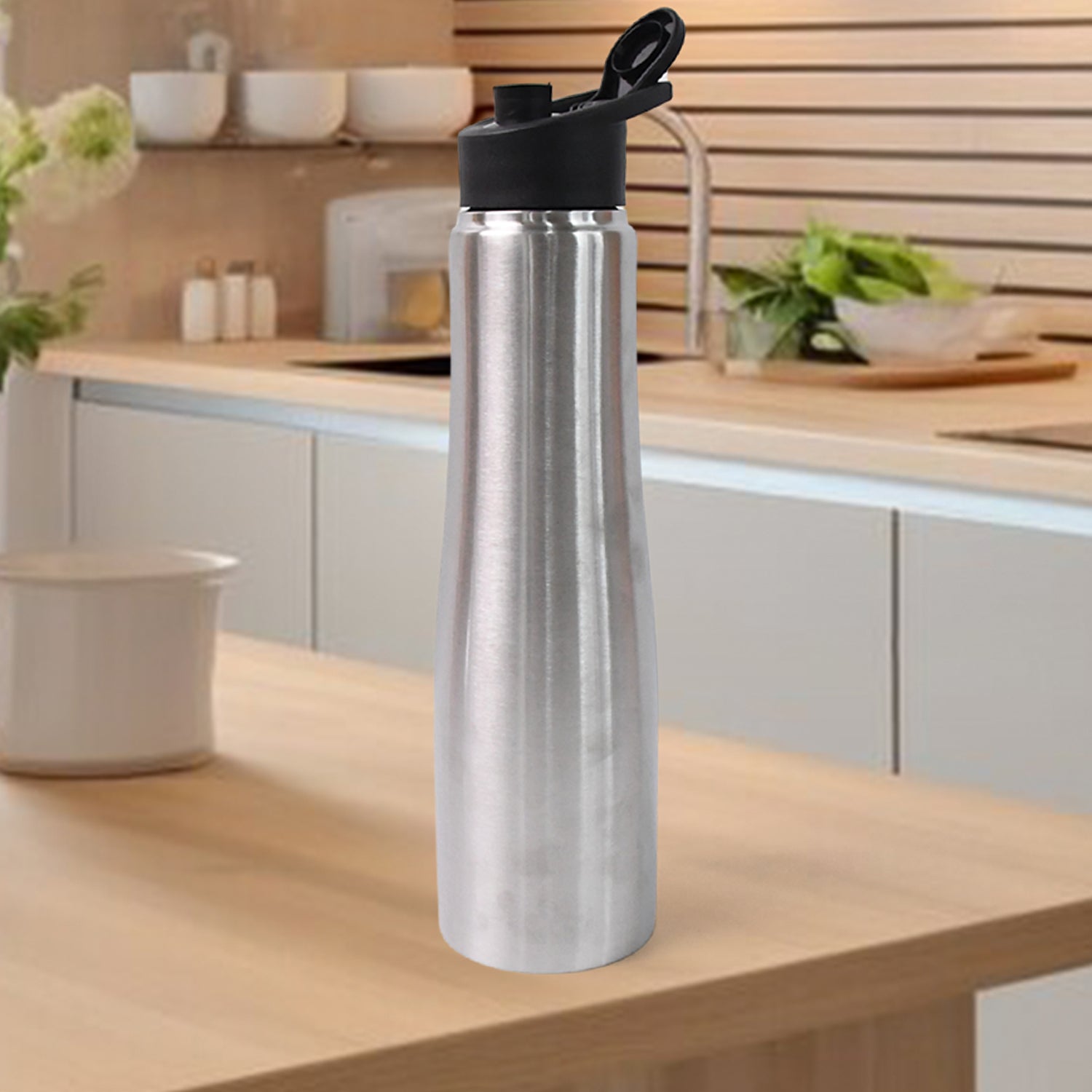 Stainless steel Wukusy double wall vacuum-insulated water bottle, 1000ml capacity, with a sleek, matte finish and secure lid.