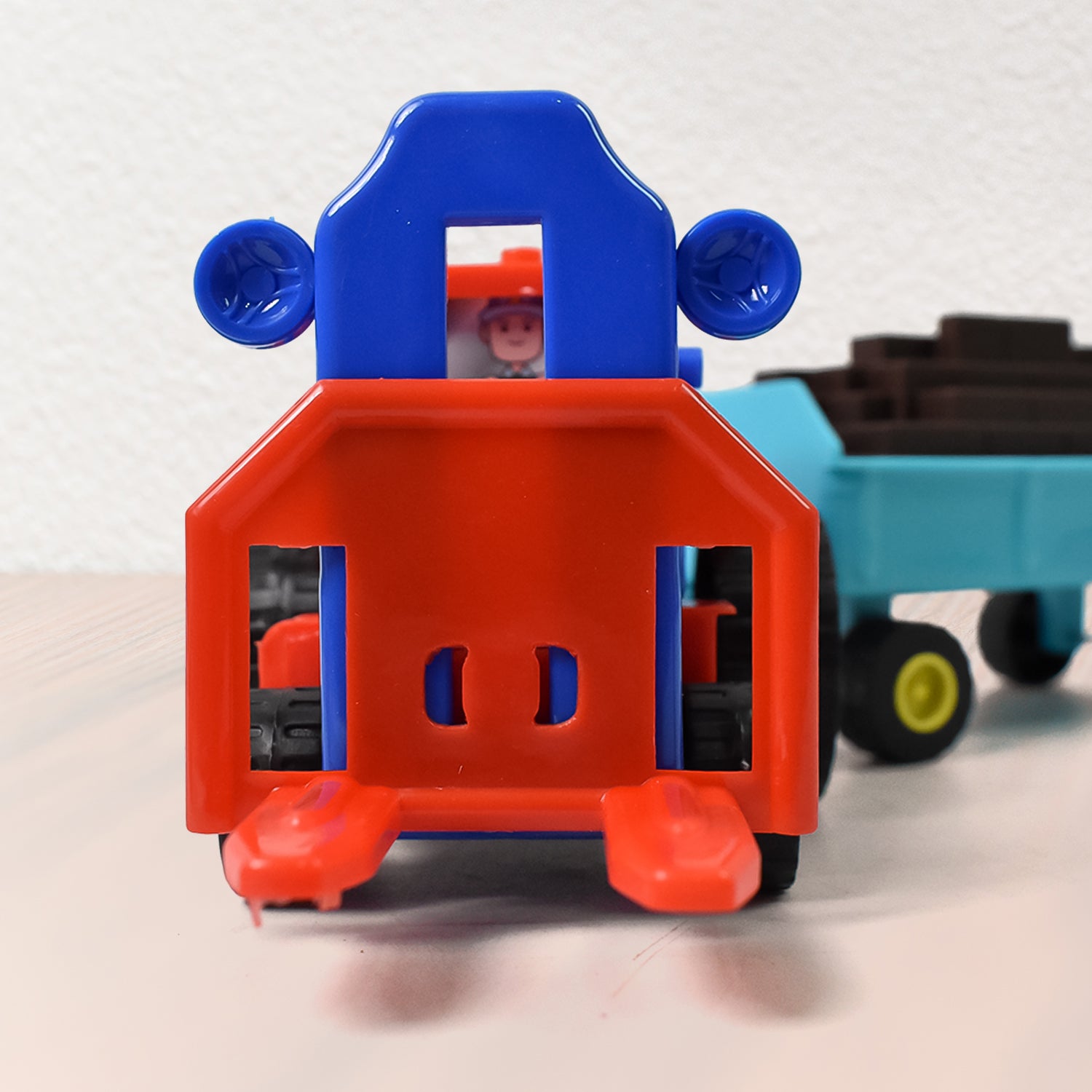 Wukusy plastic friction-powered toy tractor with bricks trolley, detailed mini toy vehicle for children, colorful and durable design