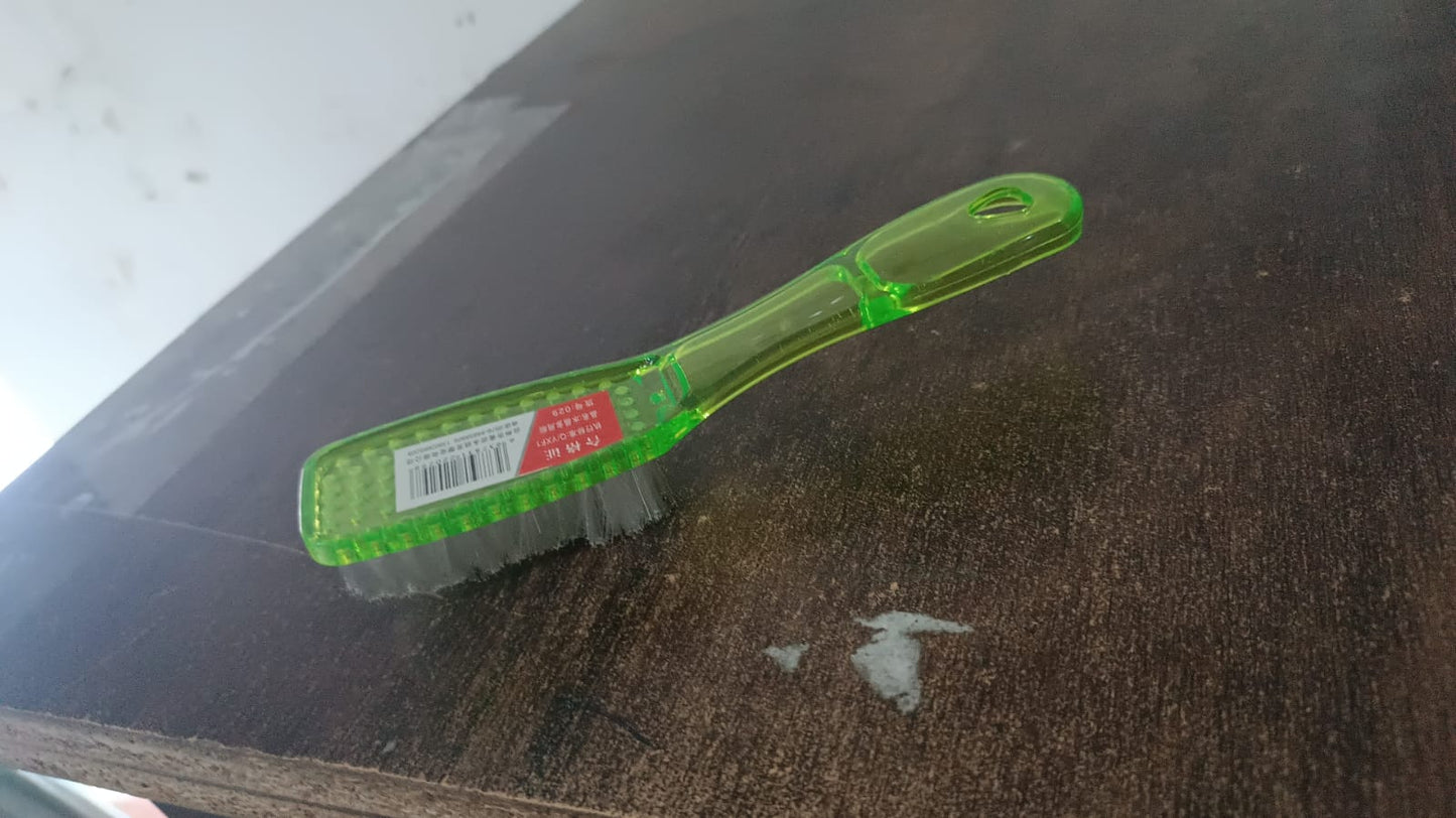 Wukusy plastic handle scrubbing brush in mixed colors, 19 cm long, ideal for cleaning shoes, clothes, and home surfaces.