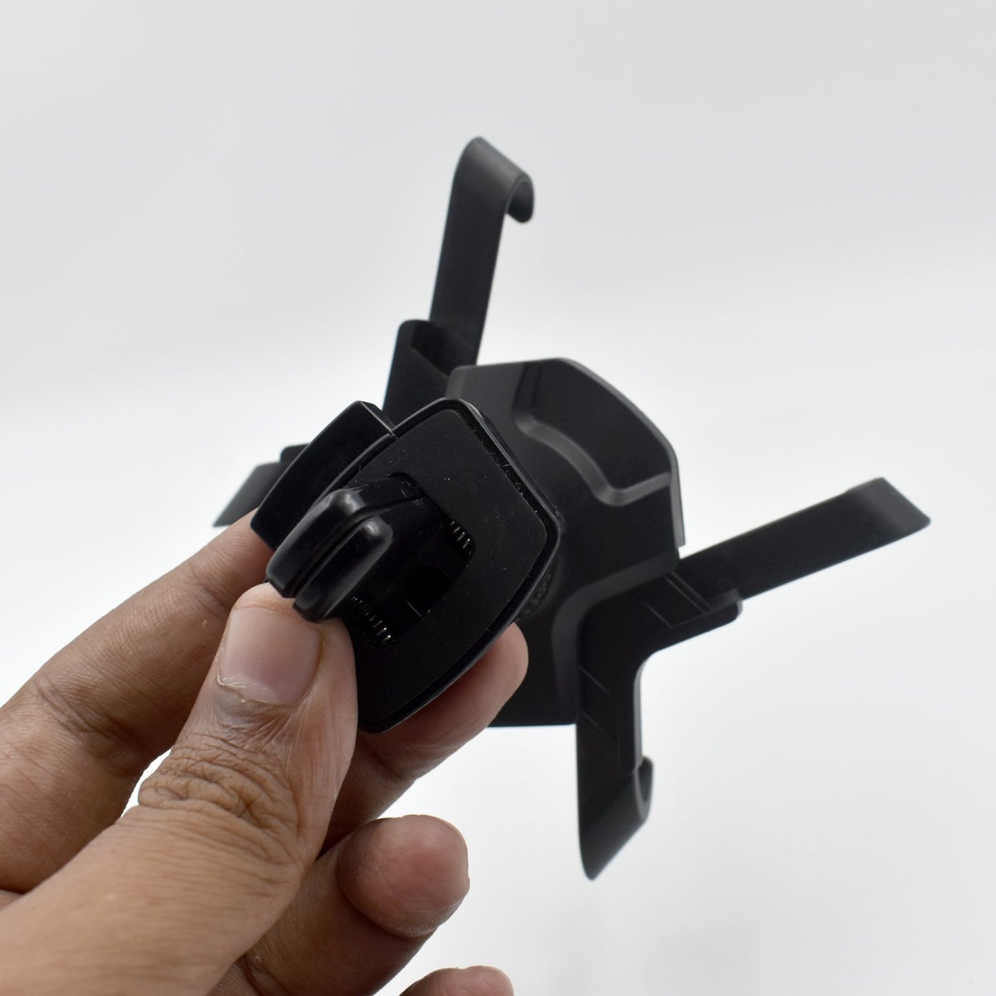 Wukusy 7310 2-piece car mount air vent holder attached to vehicle air vent for smartphone support.