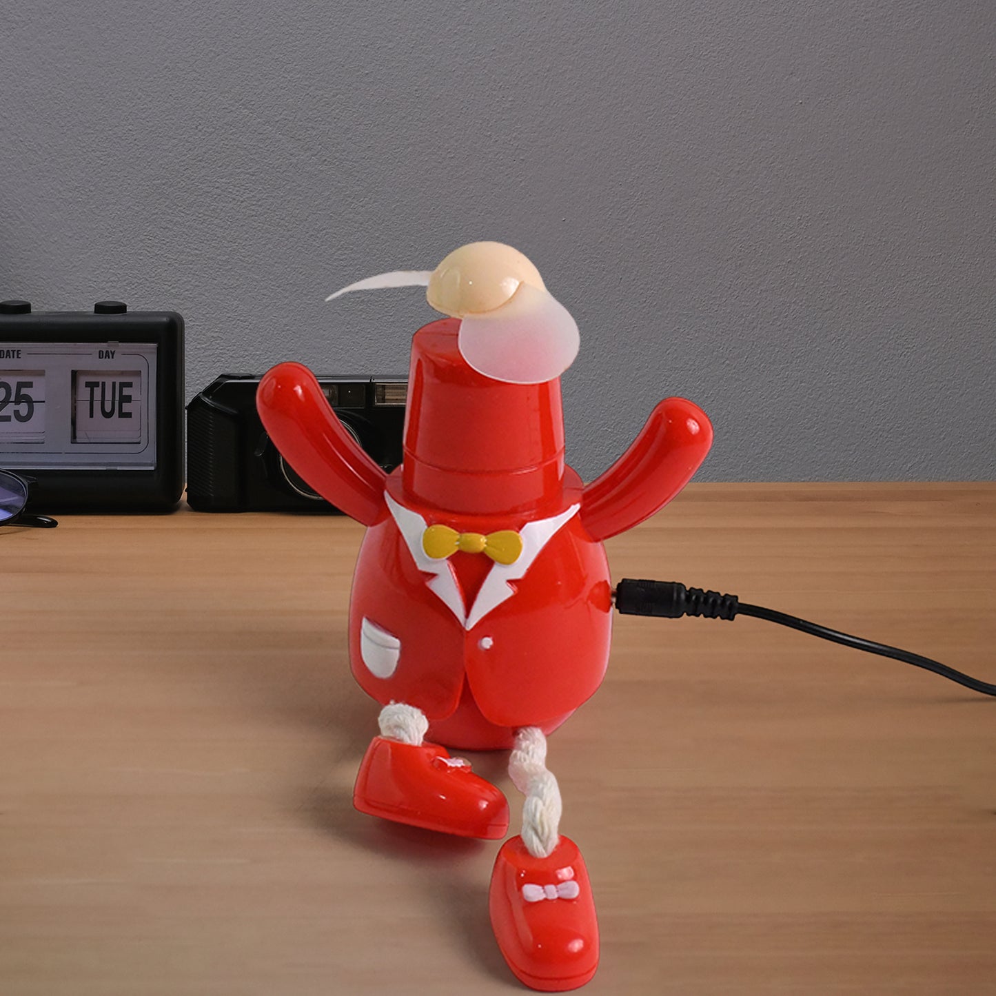 Wukusy USB cartoon character mini table fan for kids, compact office fan with colorful cartoon design, suitable for desk use.