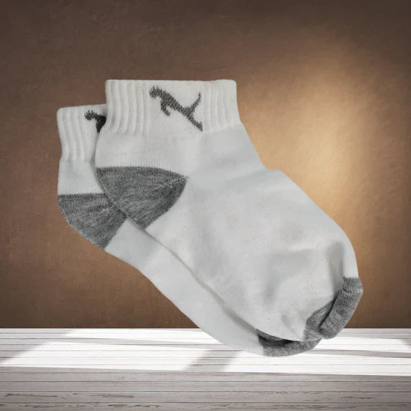 Mens premium socks by Wukusy, one pair featuring comfortable fit and stylish design, shown laid flat with subtle patterns.
