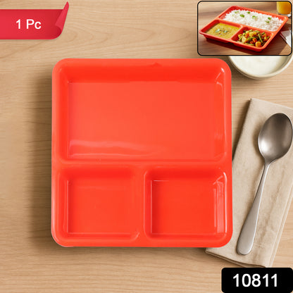Wukusy plastic 3-compartment rectangular meal serving tray with divided sections, ideal for home and kitchen use.