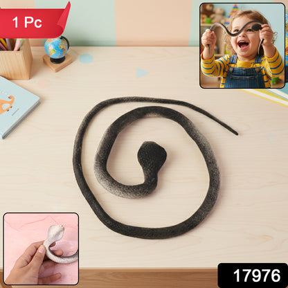 Realistic Wukusy dummy snake toy for kids, designed for pranks, with detailed scales and lifelike appearance.