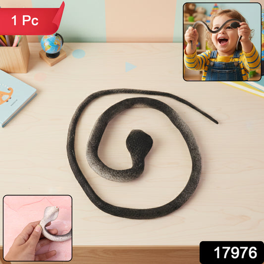 Realistic Wukusy dummy snake toy for kids, designed for pranks, with detailed scales and lifelike appearance.