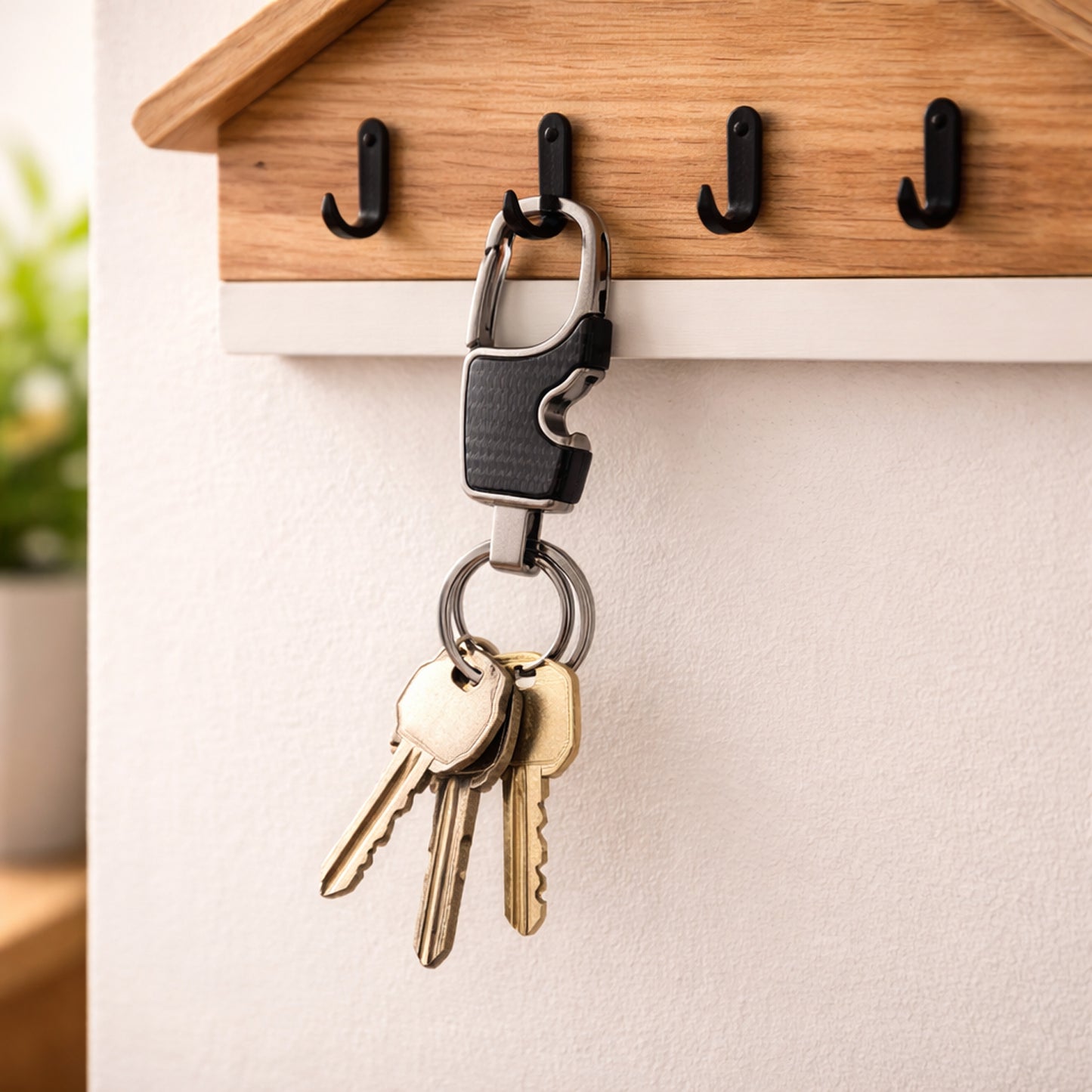 Wukusy heavy duty keychain organizer with quick release hook and durable metal construction for secure key storage.