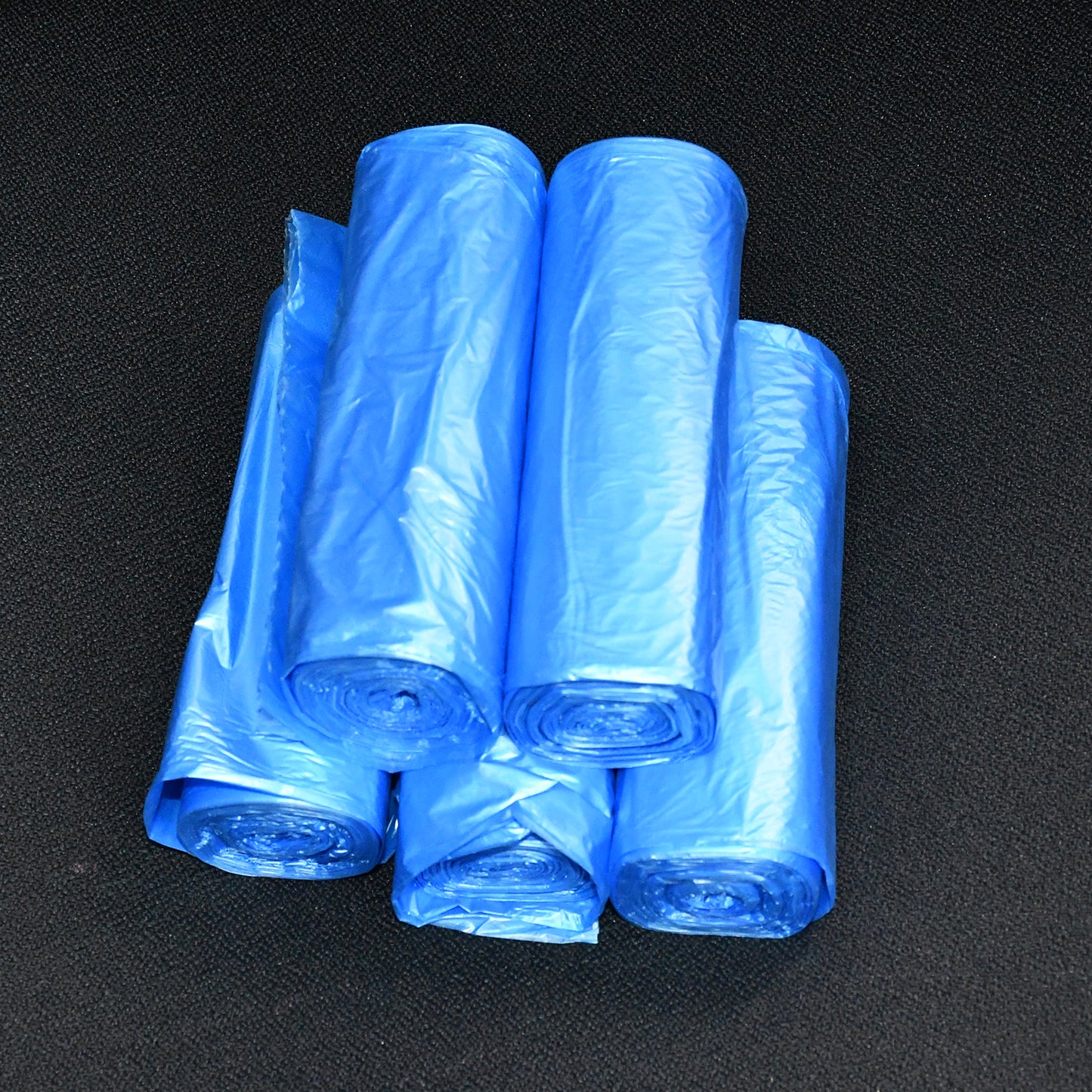 Set of five high-quality Wukusy garbage bags measuring 50x60 cm, shown with the open bags ready for use.
