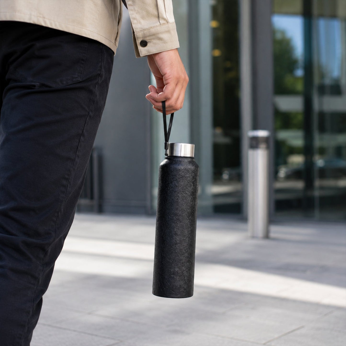 Wukusy stainless steel water bottle with free cleaning brush and bottle, durable and reusable for everyday hydration.
