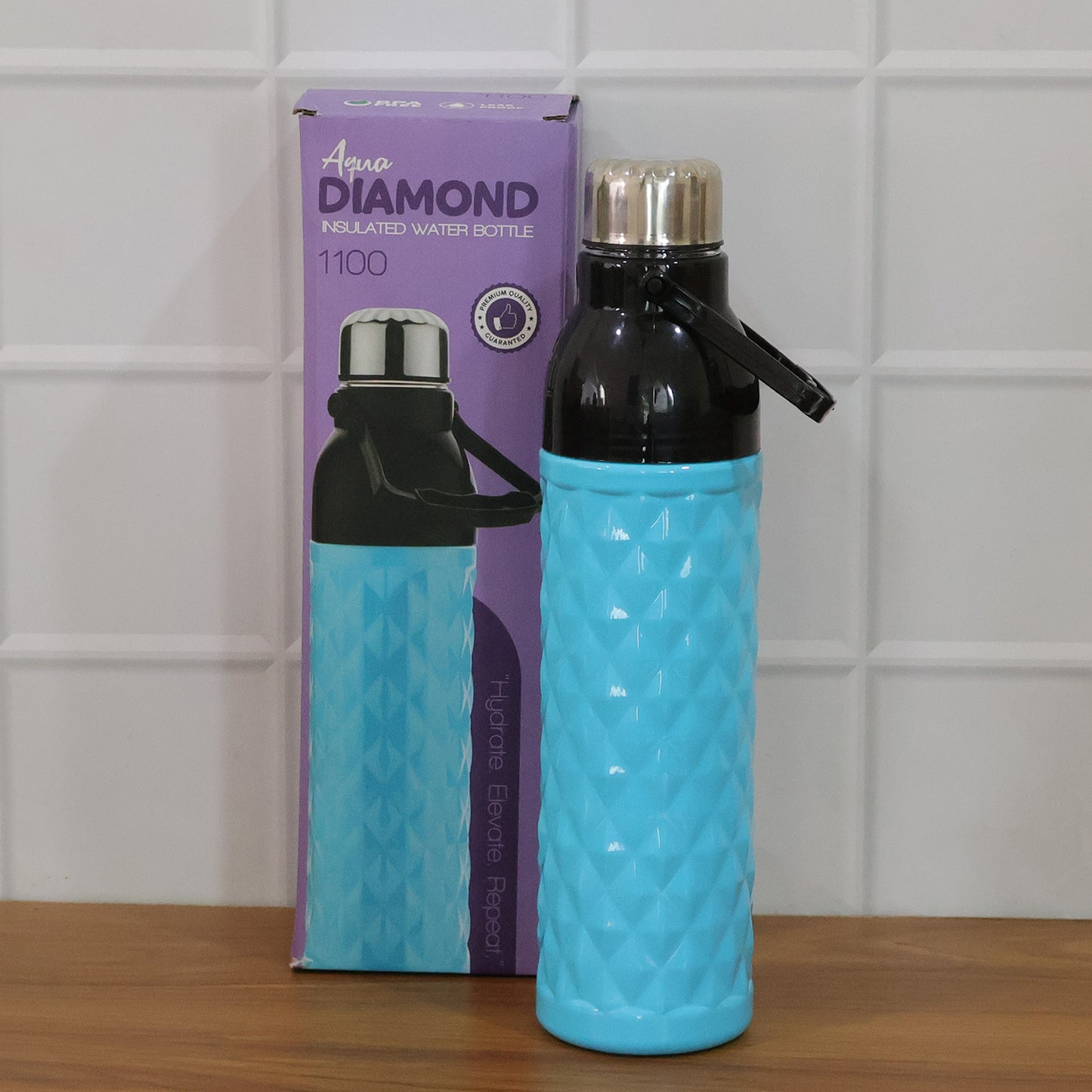Wukusy plastic 1100ml diamond texture sports water bottle with a screw-on lid and ergonomic design for easy grip.
