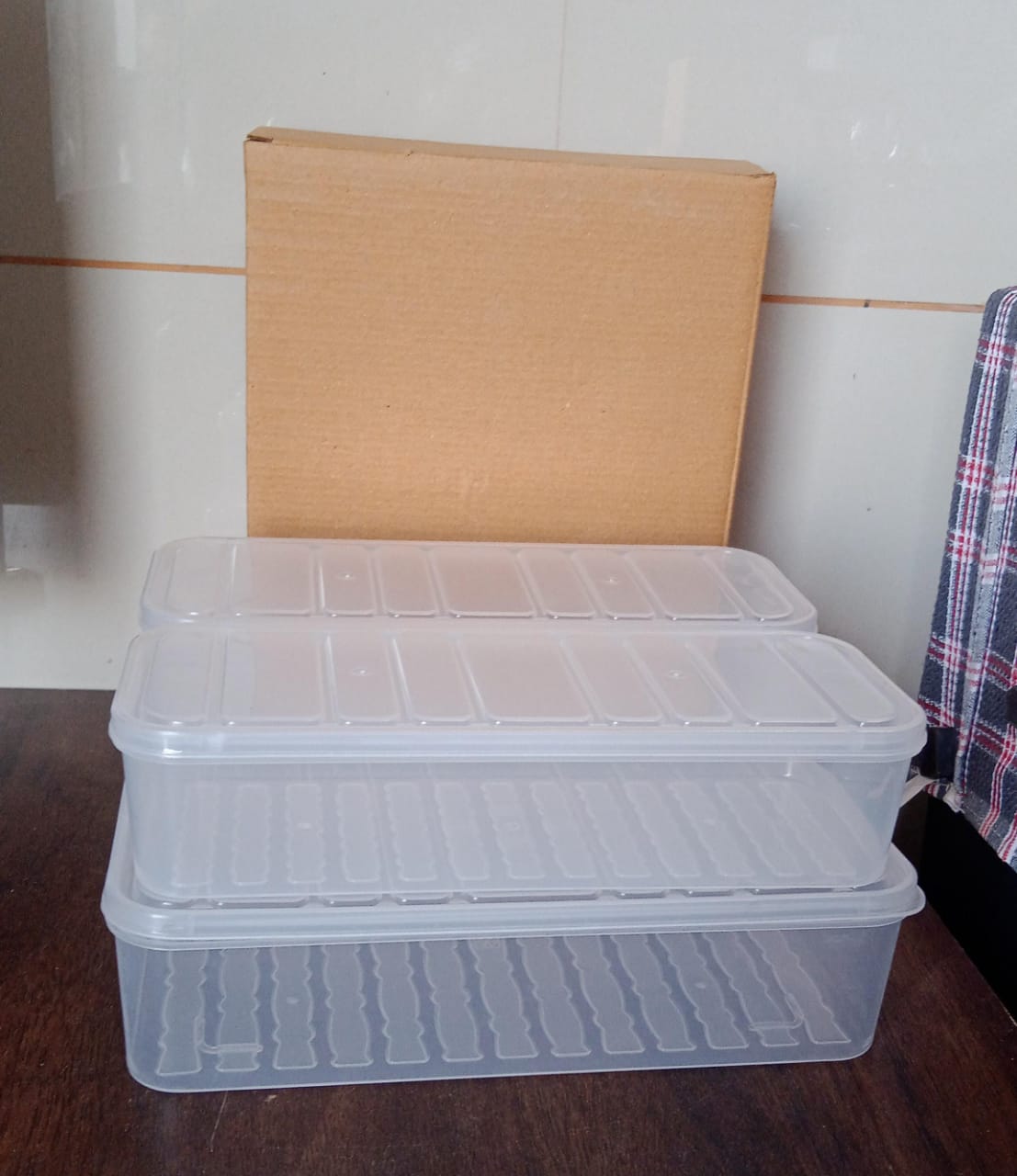 Wukusy 3-pack plastic food storage containers with lids for fridge, stackable vegetable and freezer storage boxes.
