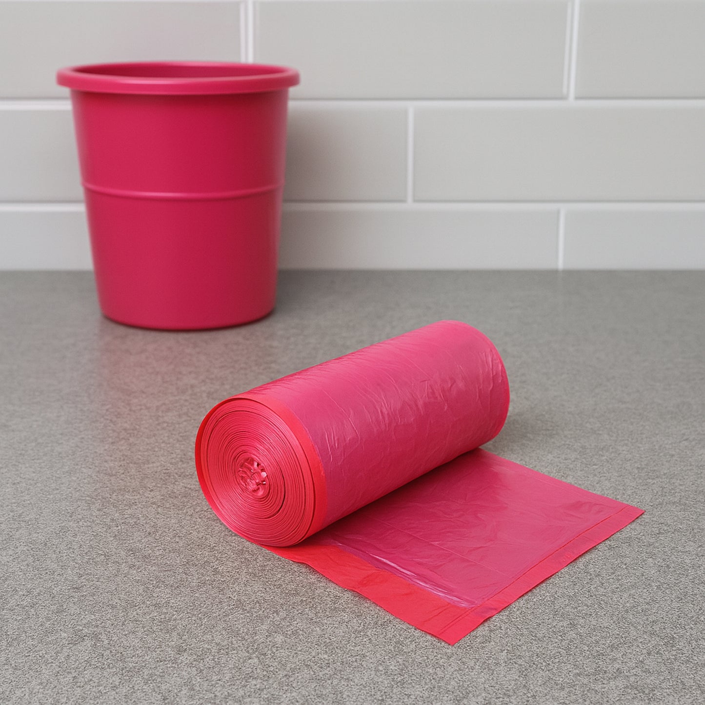Wukusy high-quality 45x45 cm garbage bag for home use, single black trash bag in a natural setting.