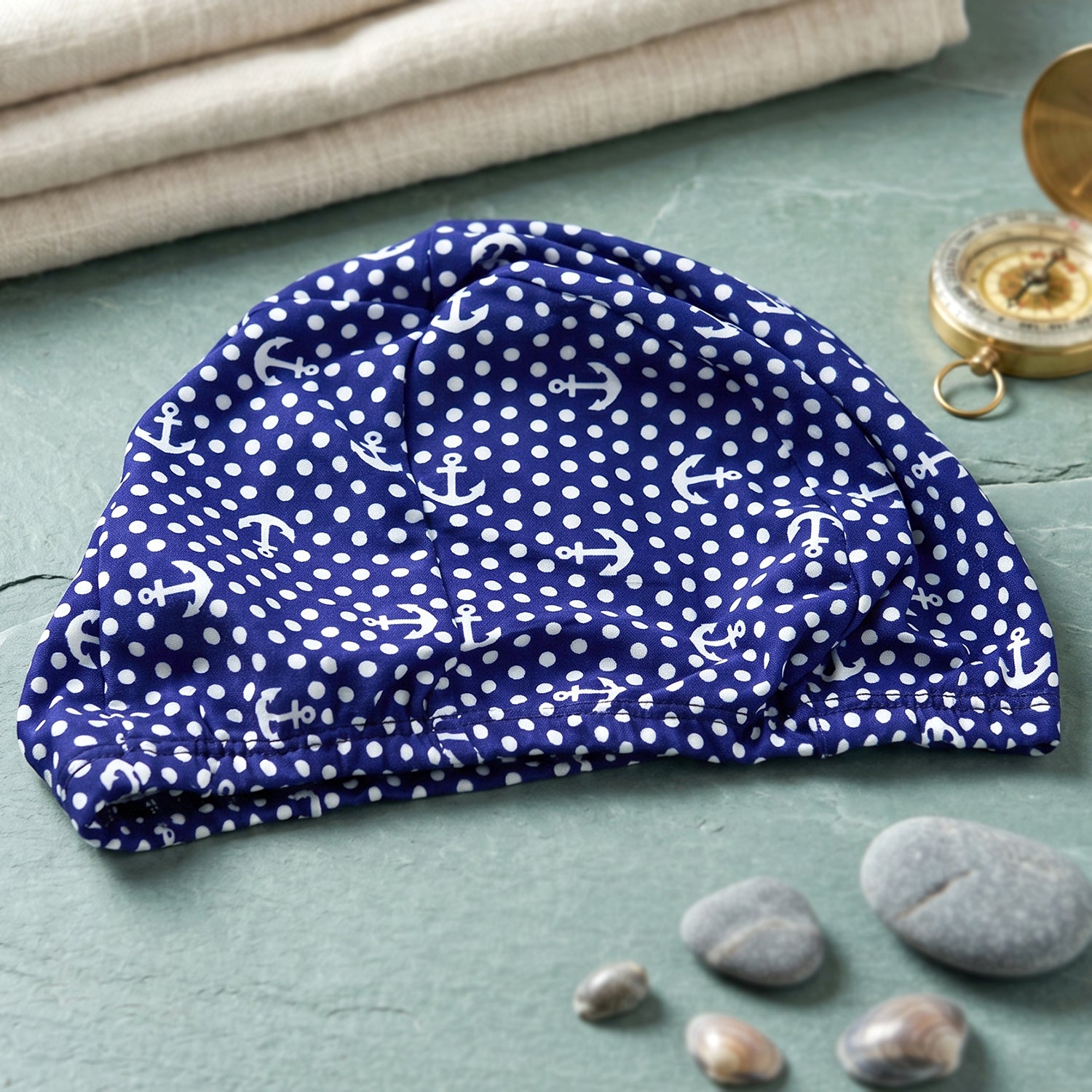Stretchable Wukusy swimming cap in black fabric, designed for a comfortable fit during swimming activities.