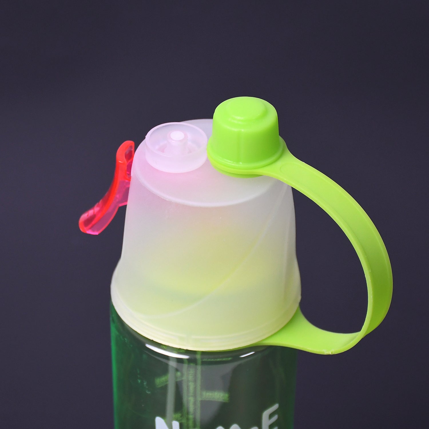 Wukusy 7451 BPA-free 600ml spray water bottle for sports, cycling, running, yoga, hiking, and outdoor activities.