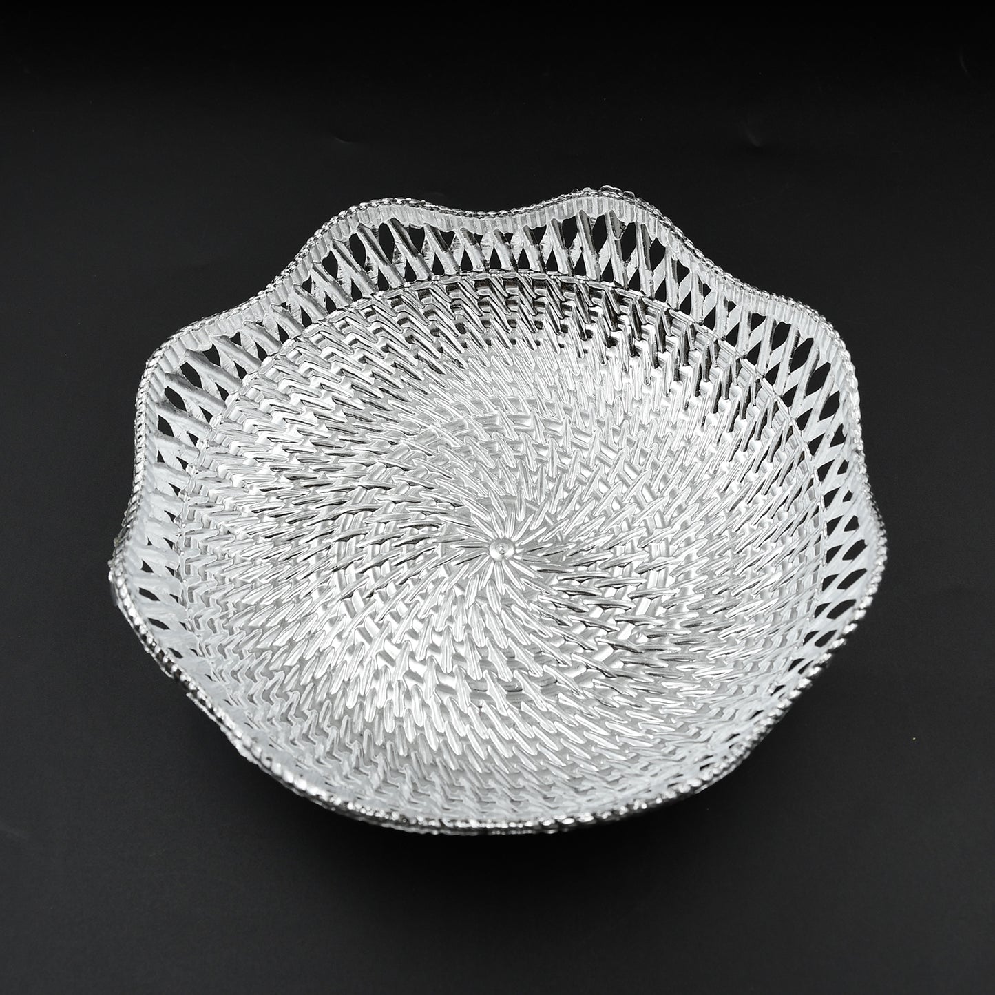 Wukusy 5482 round traditional serving tray with decorative design, perfect for serving food and Mukhwas in home improvement settings
