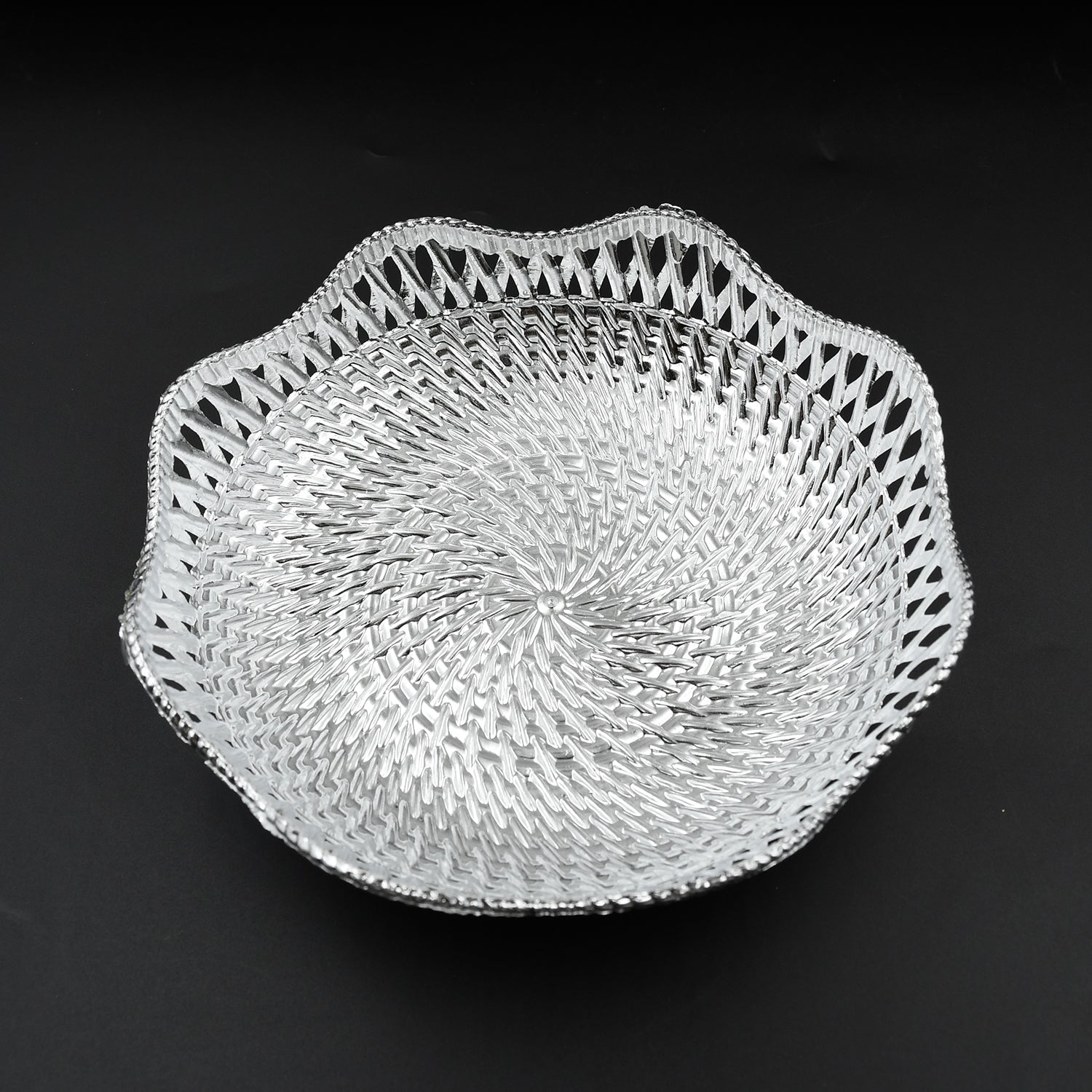 Wukusy 5482 round traditional serving tray with decorative design, perfect for serving food and Mukhwas in home improvement settings