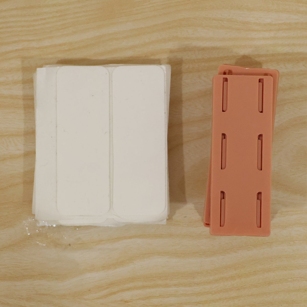 Plastic Insert Plate Retainer Clips For Power Strip Wall Mount Use (10 Pieces)