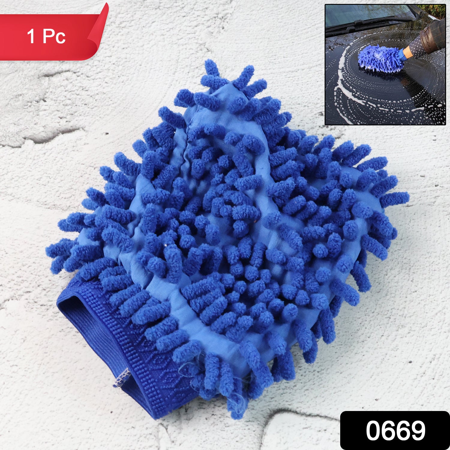 Wukusy microfiber wash mitt, a soft multipurpose cleaning glove, ideal for car washing and household cleaning tasks.