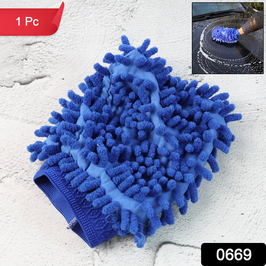 Wukusy microfiber wash mitt, a soft multipurpose cleaning glove, ideal for car washing and household cleaning tasks.