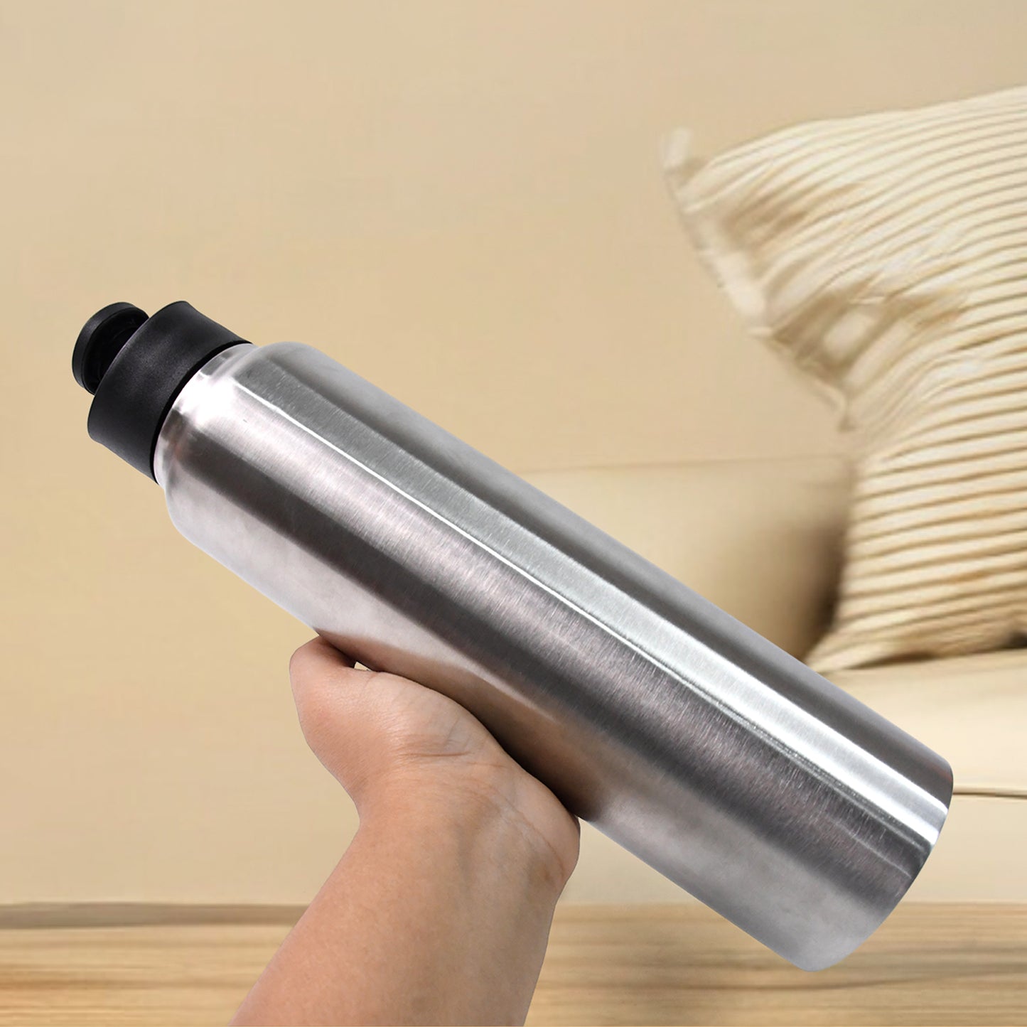 Stainless steel Wukusy 1000ml water bottle with a sleek, matte finish and screw-on lid for durable hydration.