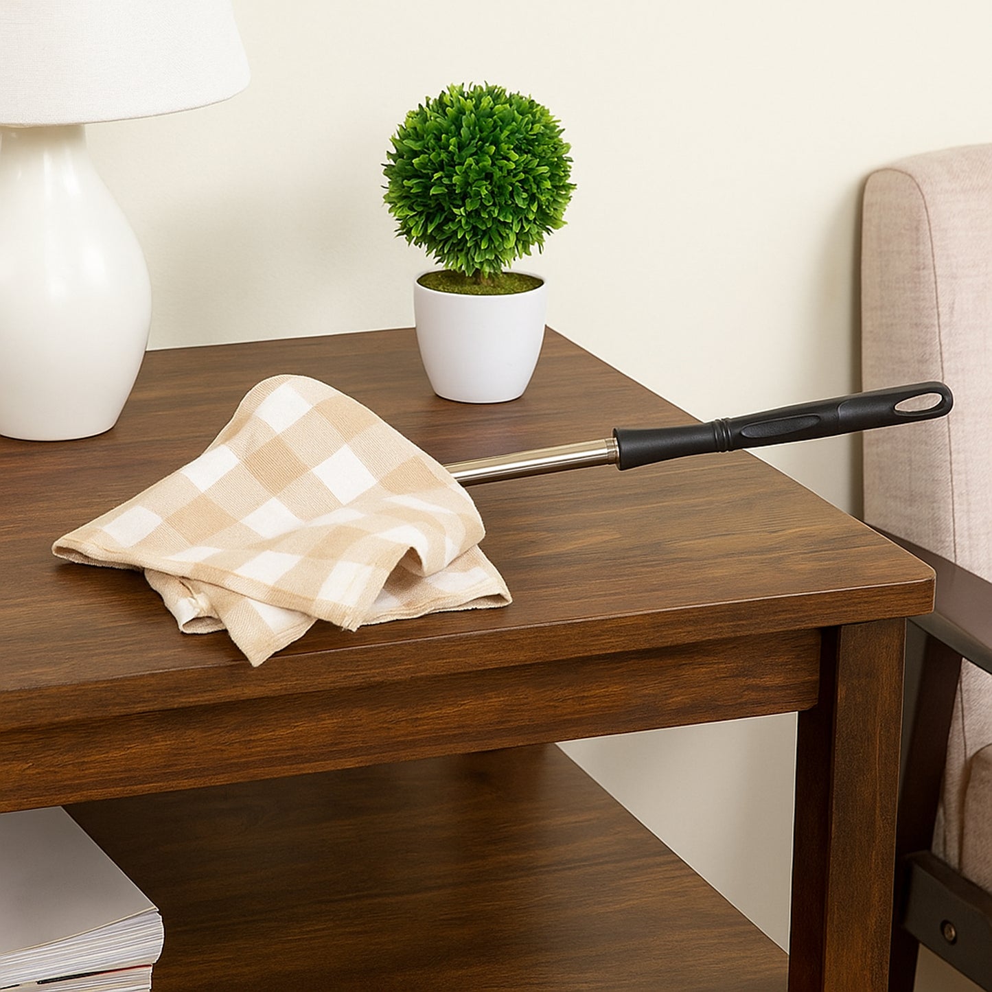 Wukusy non-extendable dusting cloth with handle for cleaning surfaces in home improvement tasks.