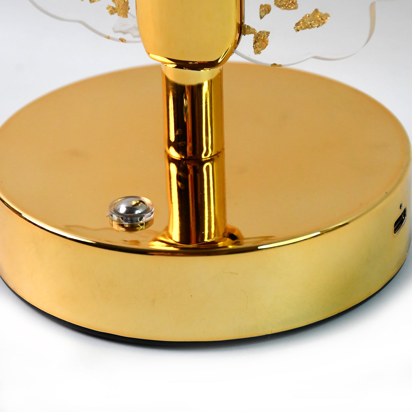 Luxury golden crystal LED table lamp by Wukusy, showcasing a shimmering crystal design with warm LED lighting for elegant home decor.