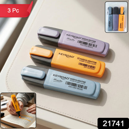 Wukusy premium highlighter marker pen set with three vibrant colors, featuring chisel tips for smooth highlighting on paper.