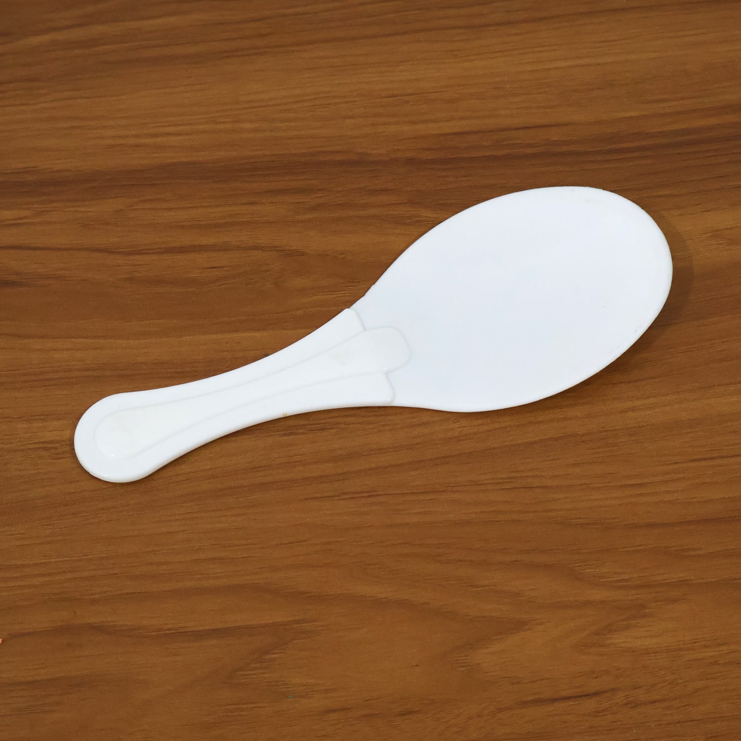Wukusy plastic non-stick rice serving paddle, 1-piece, designed for easy serving of rice with smooth, durable surface