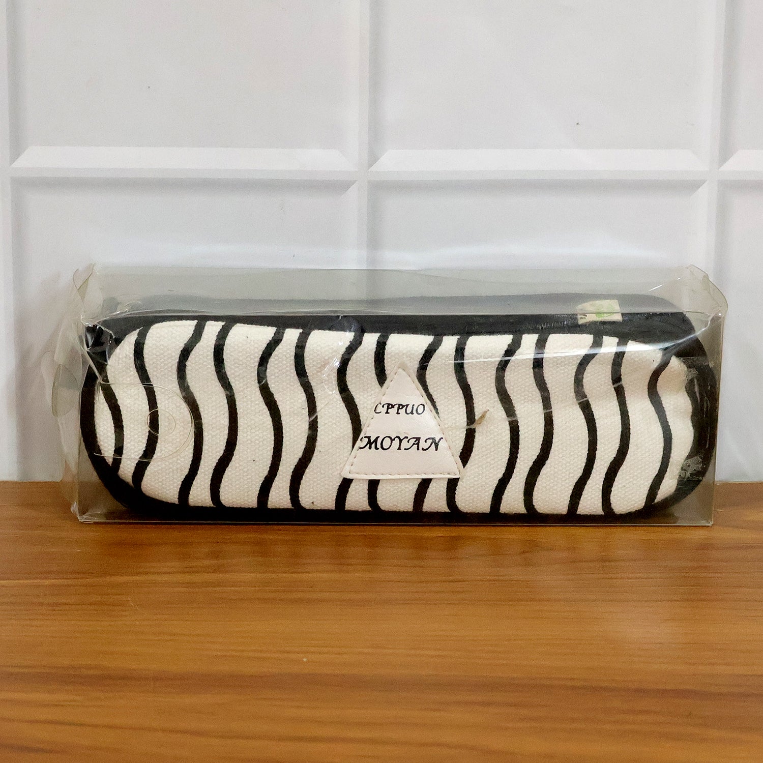 Wukusy premium fabric zipper pencil pouch with a sleek design, ideal for storing stationery and small accessories.