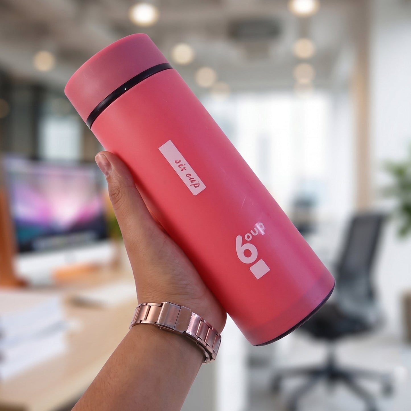Wukusy premium glass water bottle with silicone sleeve and leak-proof cap, 400ml, showing the sleek design and protective sleeve.