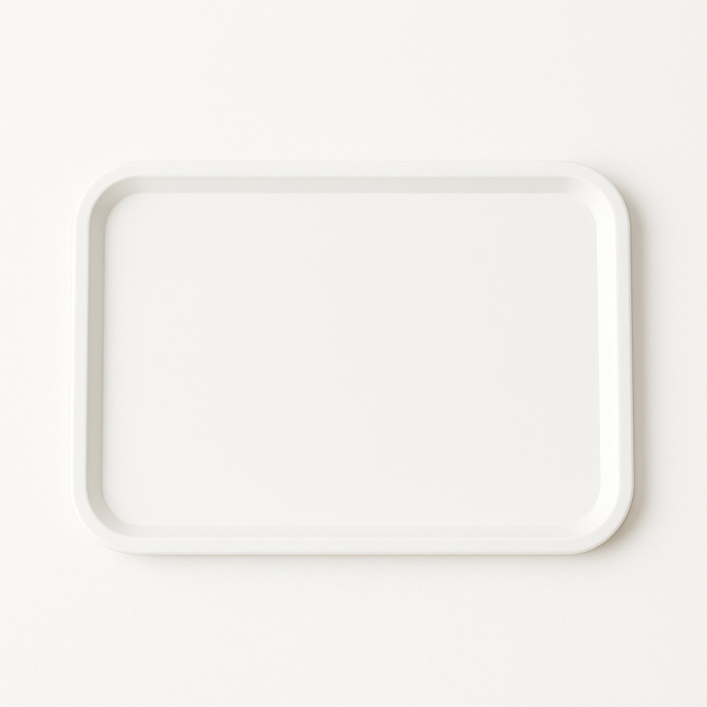 Wukusy plastic serving tray plate, 40x30 cm, durable kitchen tray with raised edges, ideal for serving food and beverages.