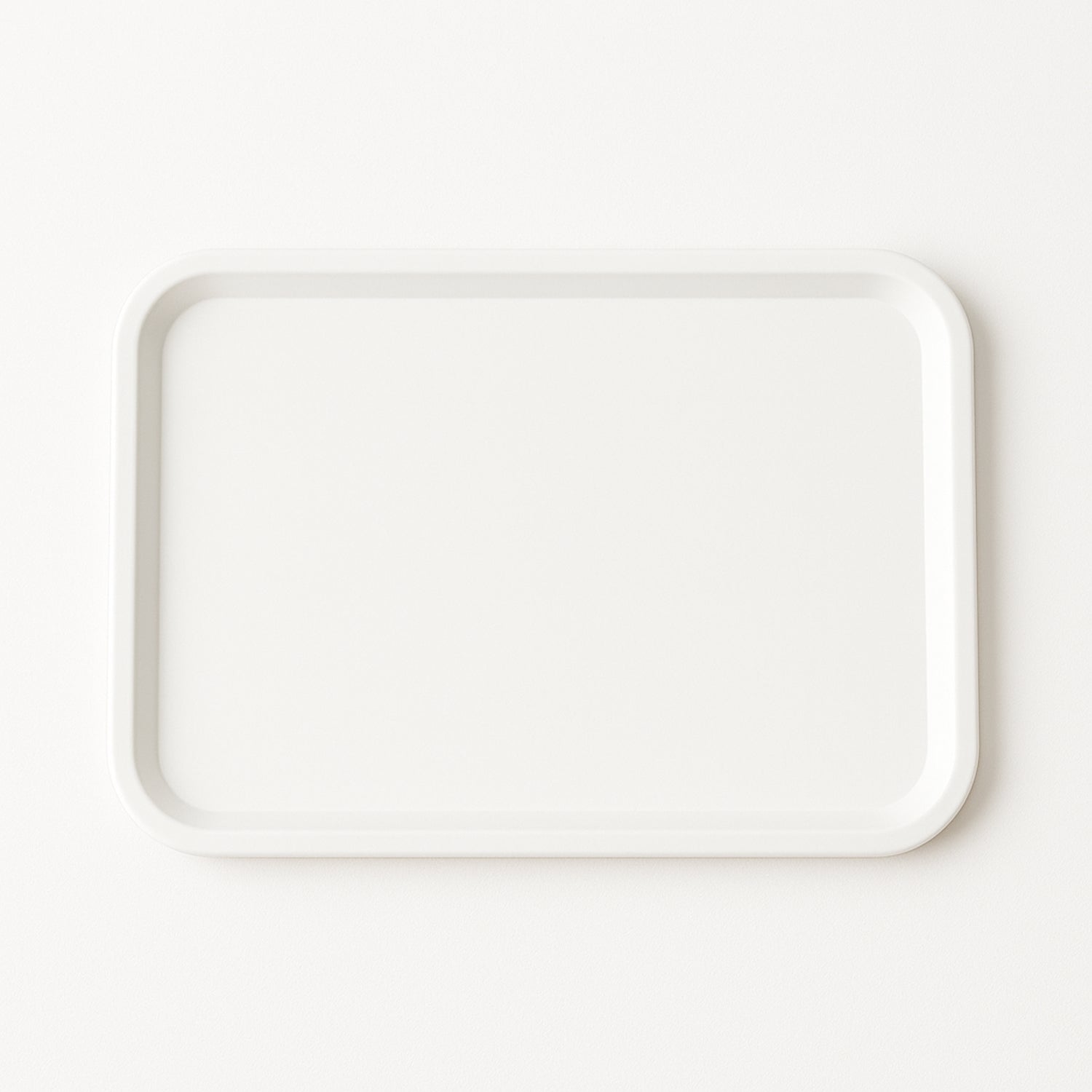 Wukusy plastic serving tray plate, 40x30 cm, durable kitchen tray with raised edges, ideal for serving food and beverages.