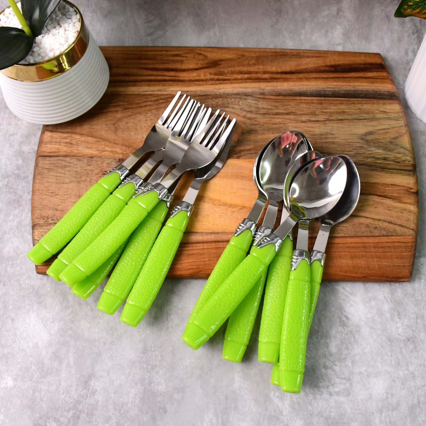 Wukusy Supermom Premium 24-piece fancy cutlery set with matching holder, including forks, knives, and spoons for elegant dining.