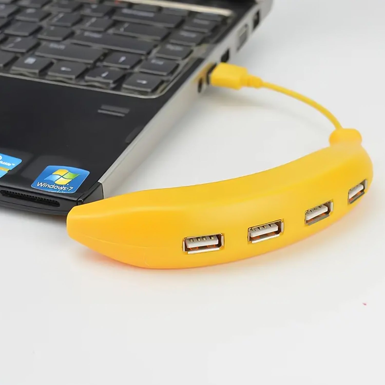 Wukusy banana-shaped USB 2.0 hub with four ports, compact mobile accessories device for easy USB device connection.