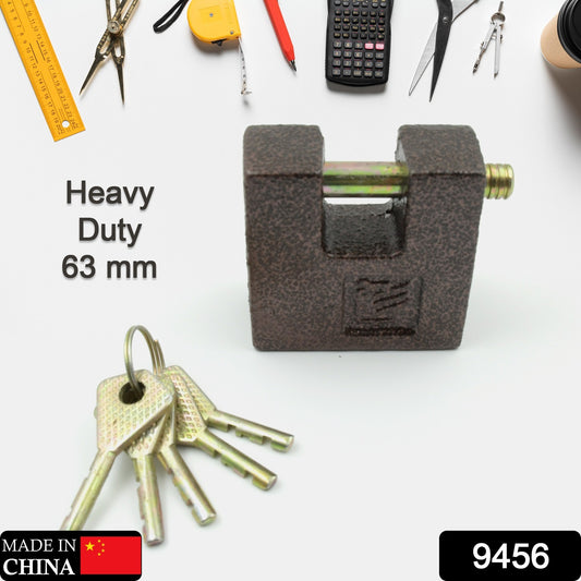 Brass core black iron pad lock with 5 keys, waterproof and anti-theft, for outdoor gates, doors, and storage sheds.