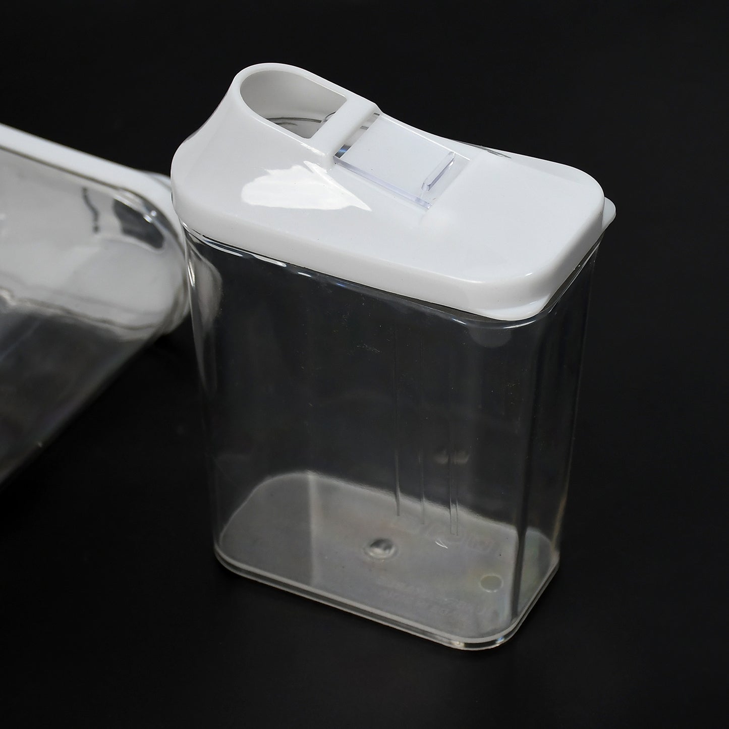 Set of three transparent Wukusy kitchen storage jars for home use, ideal for pantry organization and food storage.
