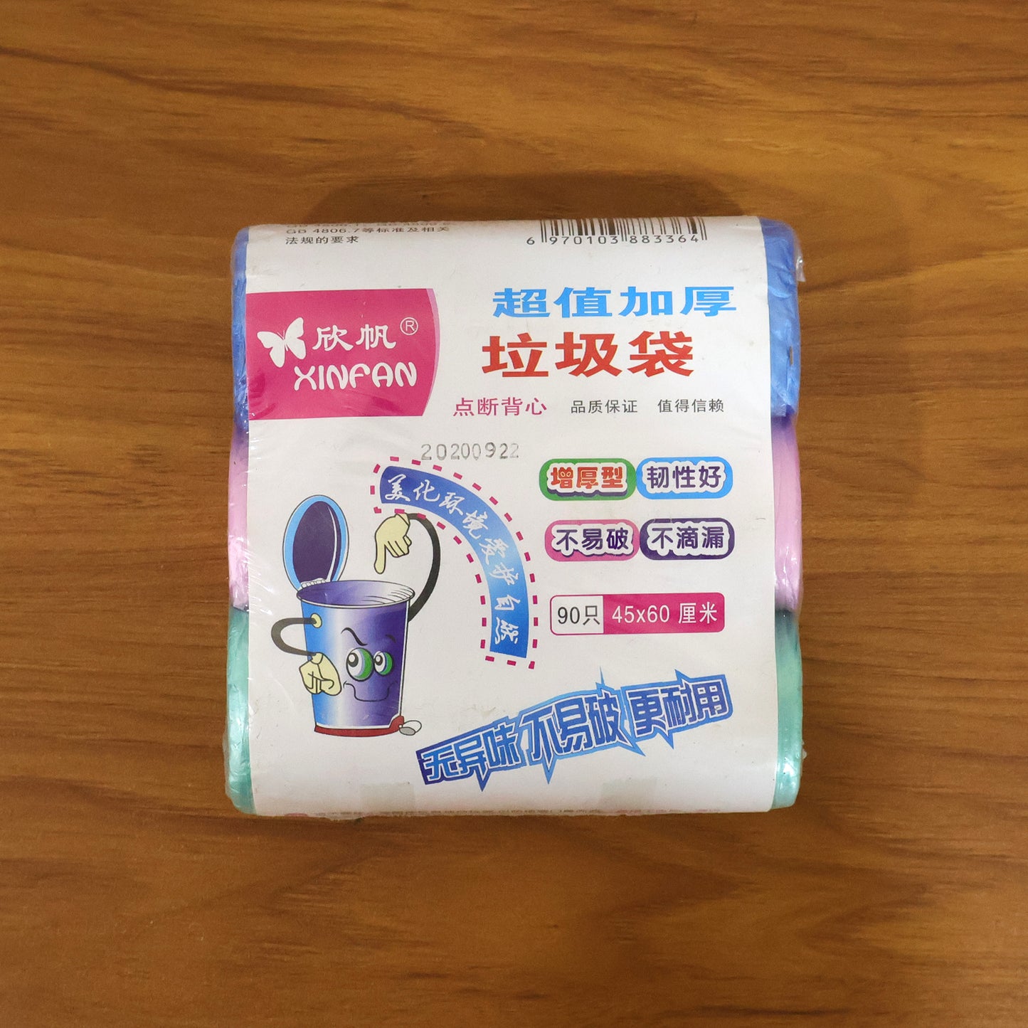 Wukusy heavy-duty disposable garbage bags roll with 45x60 cm size, three rolls, 90 durable trash bags for waste disposal.