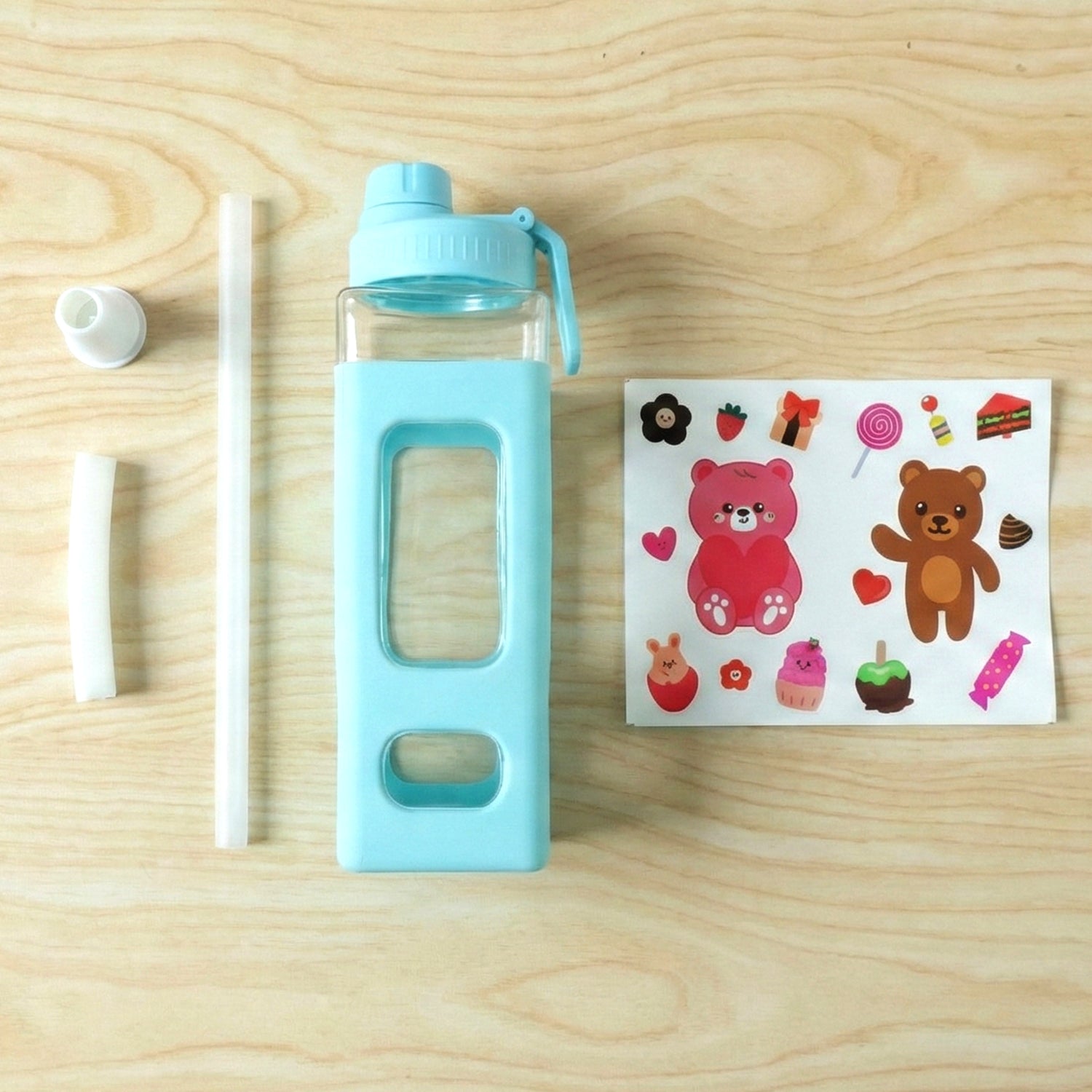 Wukusy premium 900ml leak-proof plastic water bottle with a screw-top lid and ergonomic design for easy handling
