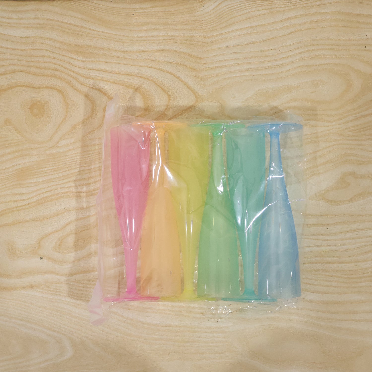 Set of six reusable plastic champagne flutes in assorted colors by Wukusy, featuring clear, lightweight wine glasses for celebrations.
