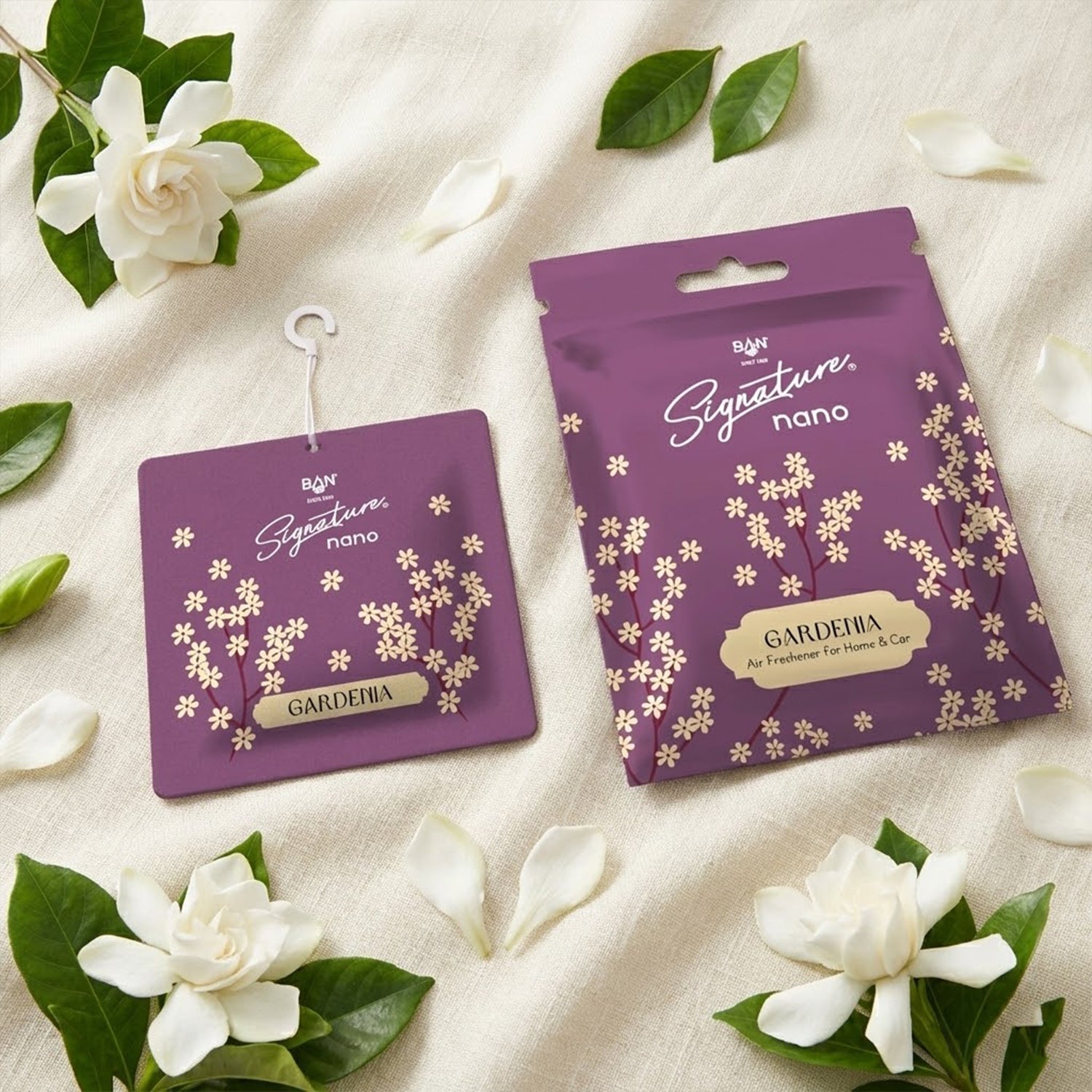 Wukusy Gardenia fragrance hanging air freshener sachet, 10g, with floral design and fresh gardenia scent inside a small sachet.