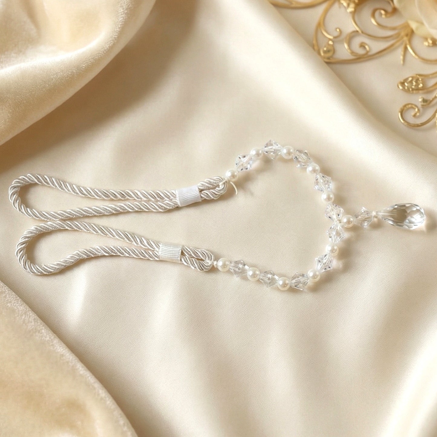 Wukusy luxury crystal beaded curtain tieback featuring sparkling beads and elegant design for decorative window accents.