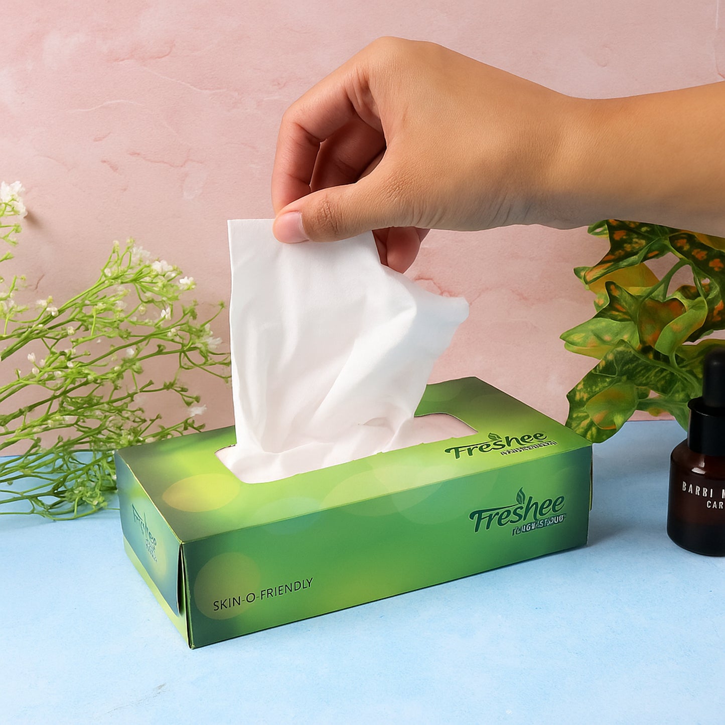 Wukusy Freshee premium skin-friendly facial tissues in a 100-piece box, soft and gentle for sensitive skin, measuring 18x20 cm.