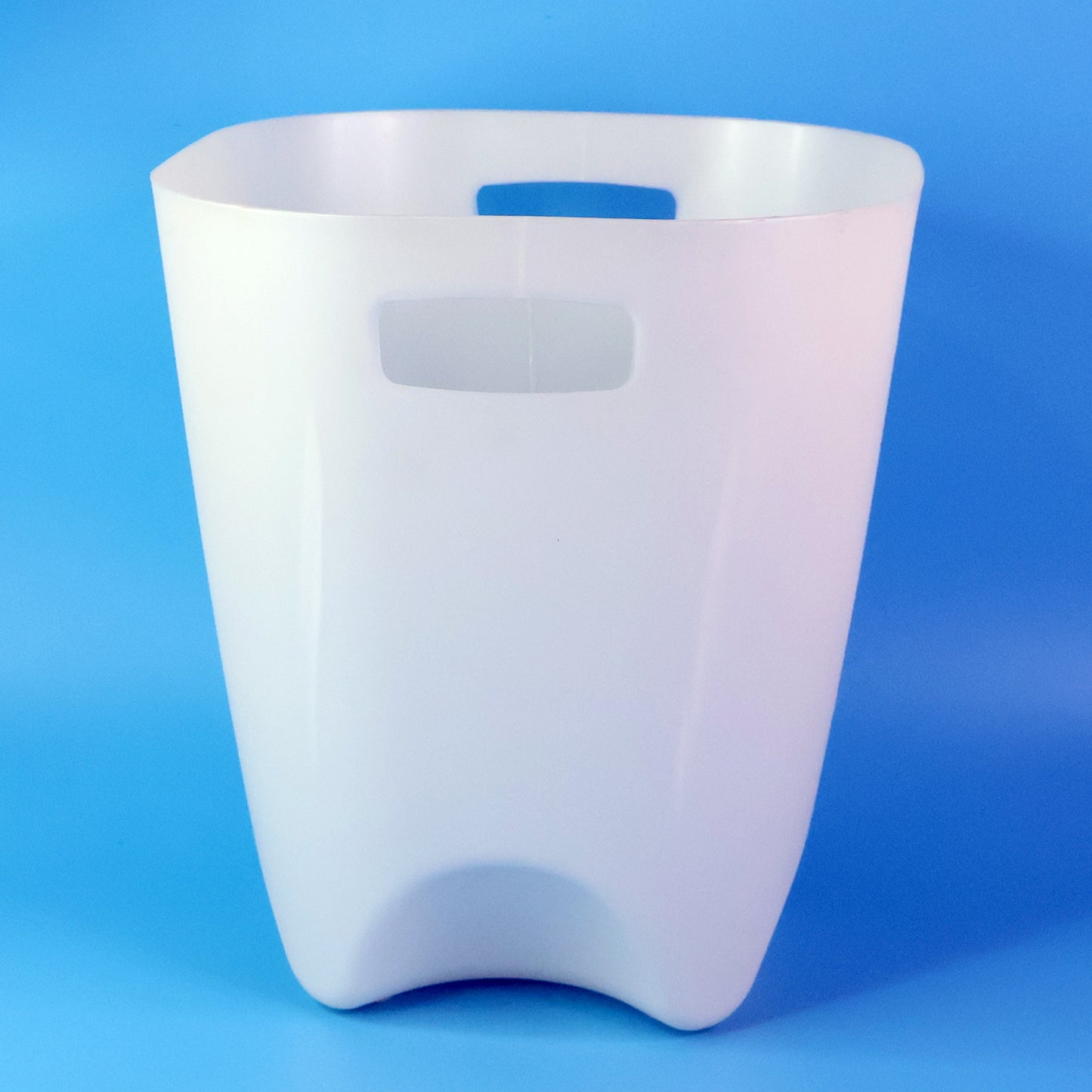 Modern Wukusy dustbin for home and office, 26x23 cm, sleek design, ideal for waste disposal in various spaces.