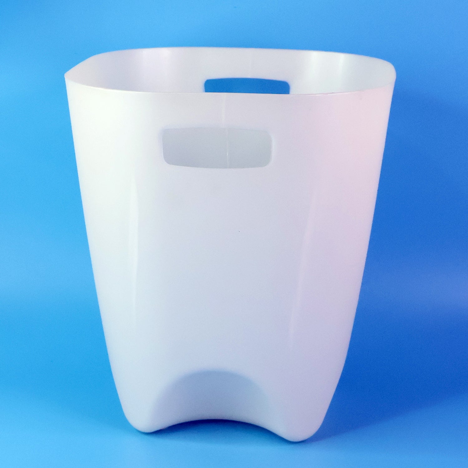 Modern Wukusy dustbin for home and office, 26x23 cm, sleek design, ideal for waste disposal in various spaces.