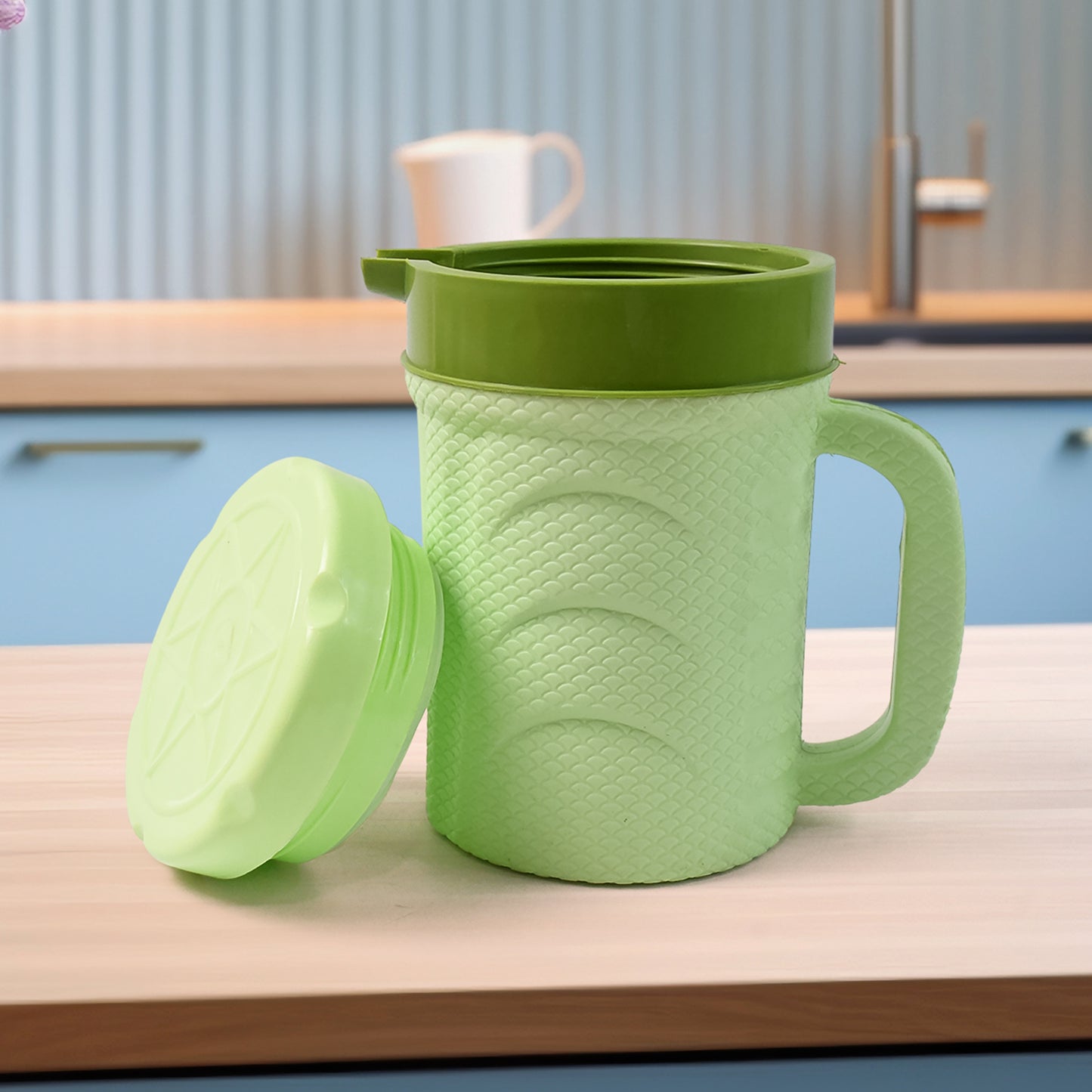 Wukusy 800ml insulated thermos flask for hot drinks, featuring a sleek stainless steel design and leak-proof lid.
