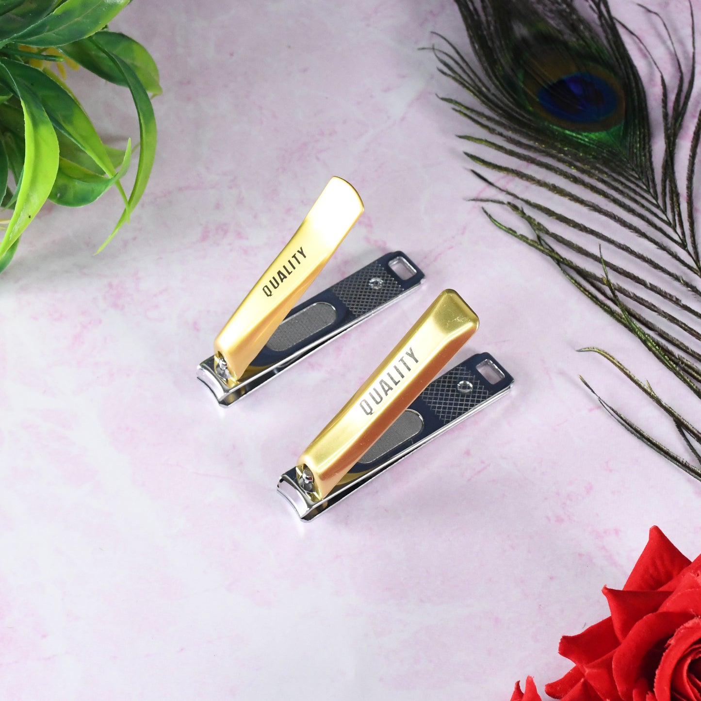 Wukusy stainless steel folding large nail clipper with built-in nail file, portable and suitable for home grooming.
